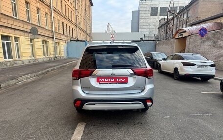 Mitsubishi Outlander III рестайлинг 3, 2018 год, 1 620 000 рублей, 4 фотография