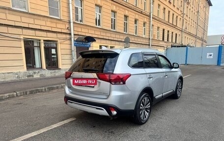 Mitsubishi Outlander III рестайлинг 3, 2018 год, 1 620 000 рублей, 5 фотография