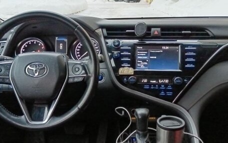 Toyota Camry, 2018 год, 2 100 000 рублей, 9 фотография