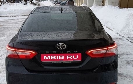 Toyota Camry, 2018 год, 2 100 000 рублей, 2 фотография