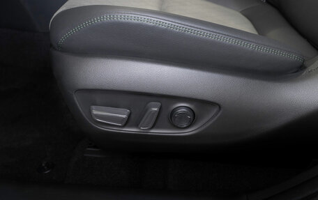 Toyota RAV4, 2025 год, 4 350 000 рублей, 21 фотография