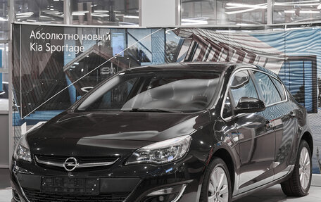 Opel Astra J, 2013 год, 775 000 рублей, 1 фотография