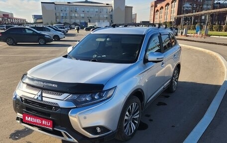 Mitsubishi Outlander III рестайлинг 3, 2020 год, 3 000 000 рублей, 1 фотография