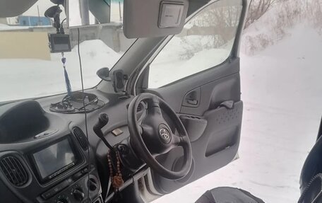 Toyota FunCargo, 2003 год, 495 000 рублей, 4 фотография