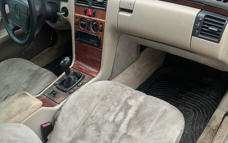 Mercedes-Benz E-Класс, 1997 год, 220 000 рублей, 8 фотография