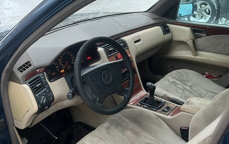 Mercedes-Benz E-Класс, 1997 год, 220 000 рублей, 7 фотография