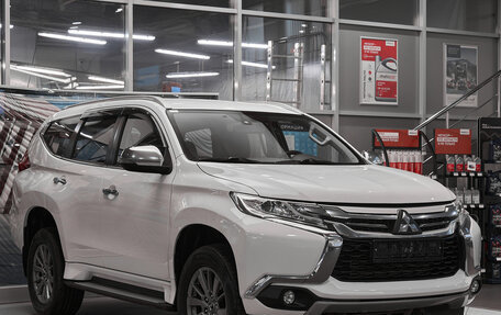 Mitsubishi Pajero Sport III рестайлинг, 2018 год, 2 445 000 рублей, 3 фотография