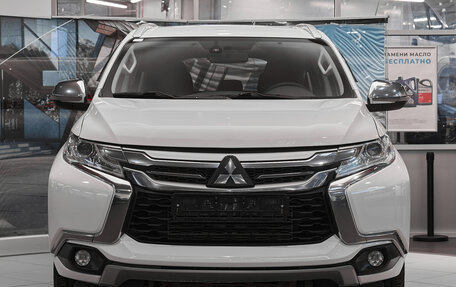 Mitsubishi Pajero Sport III рестайлинг, 2018 год, 2 445 000 рублей, 2 фотография