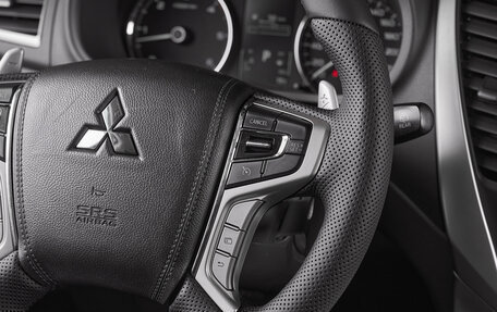 Mitsubishi Pajero Sport III рестайлинг, 2018 год, 2 445 000 рублей, 12 фотография