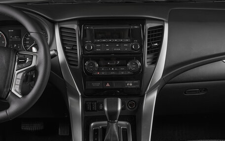 Mitsubishi Pajero Sport III рестайлинг, 2018 год, 2 445 000 рублей, 15 фотография