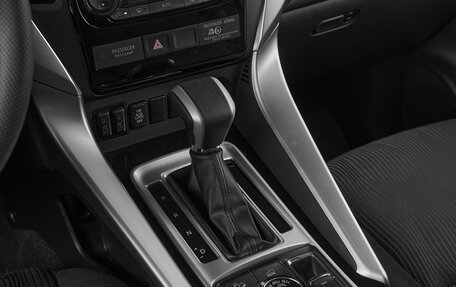 Mitsubishi Pajero Sport III рестайлинг, 2018 год, 2 445 000 рублей, 16 фотография