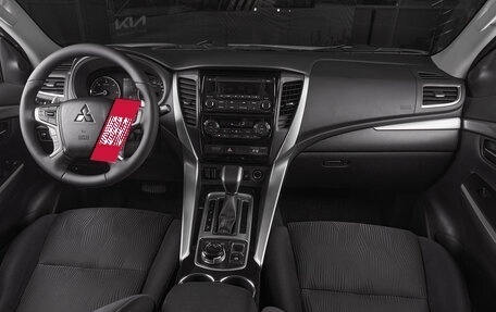 Mitsubishi Pajero Sport III рестайлинг, 2018 год, 2 445 000 рублей, 9 фотография