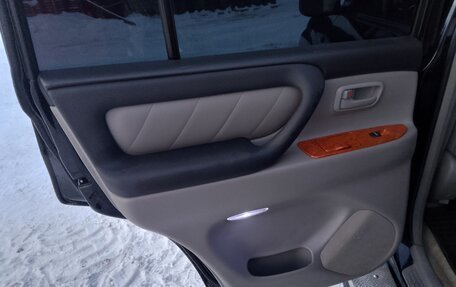 Toyota Land Cruiser 100 рестайлинг 2, 2007 год, 3 500 000 рублей, 26 фотография