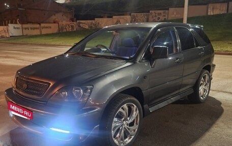 Toyota Harrier, 1999 год, 660 000 рублей, 2 фотография