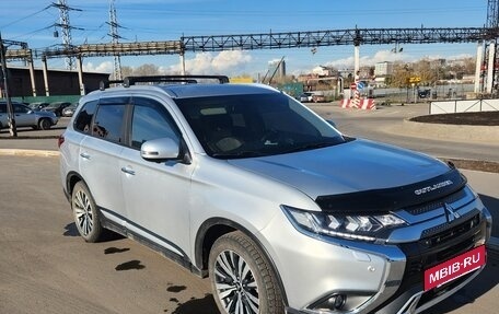 Mitsubishi Outlander III рестайлинг 3, 2020 год, 3 000 000 рублей, 2 фотография