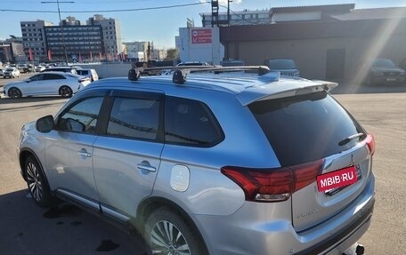 Mitsubishi Outlander III рестайлинг 3, 2020 год, 3 000 000 рублей, 3 фотография