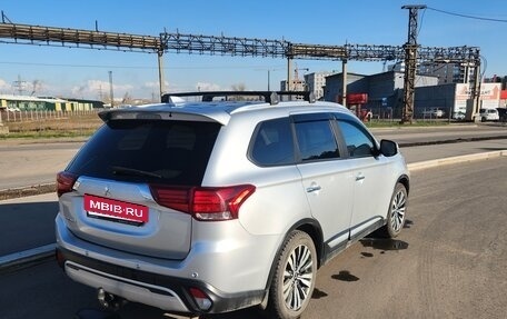 Mitsubishi Outlander III рестайлинг 3, 2020 год, 3 000 000 рублей, 13 фотография