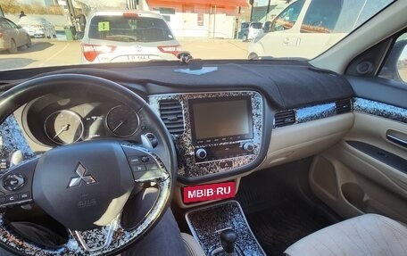 Mitsubishi Outlander III рестайлинг 3, 2020 год, 3 000 000 рублей, 16 фотография