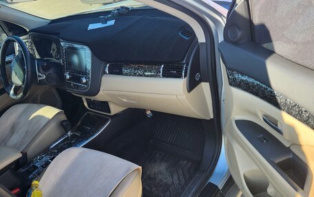 Mitsubishi Outlander III рестайлинг 3, 2020 год, 3 000 000 рублей, 18 фотография