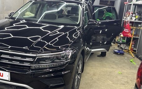 Volkswagen Tiguan II, 2020 год, 2 150 000 рублей, 3 фотография