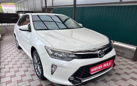 Toyota Camry, 2017 год, 2 300 000 рублей, 2 фотография