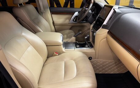 Toyota Land Cruiser 200, 2015 год, 3 899 000 рублей, 24 фотография