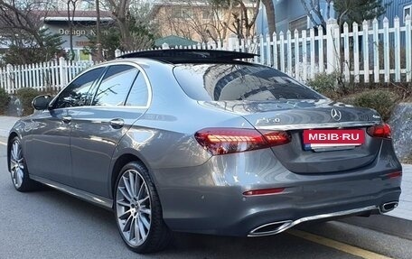 Mercedes-Benz E-Класс, 2022 год, 5 690 000 рублей, 2 фотография