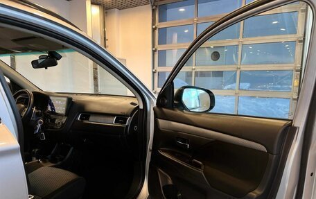 Mitsubishi Outlander III рестайлинг 3, 2013 год, 1 479 000 рублей, 23 фотография