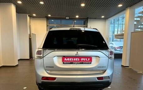 Mitsubishi Outlander III рестайлинг 3, 2013 год, 1 479 000 рублей, 4 фотография