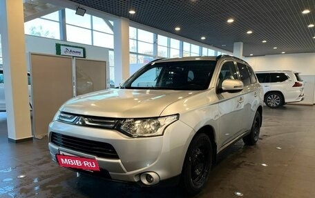 Mitsubishi Outlander III рестайлинг 3, 2013 год, 1 479 000 рублей, 7 фотография