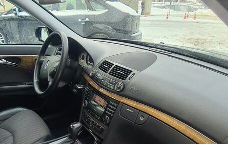 Mercedes-Benz E-Класс, 2004 год, 1 100 000 рублей, 5 фотография