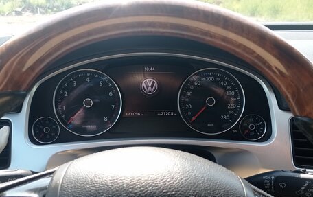 Volkswagen Touareg III, 2011 год, 2 250 000 рублей, 11 фотография