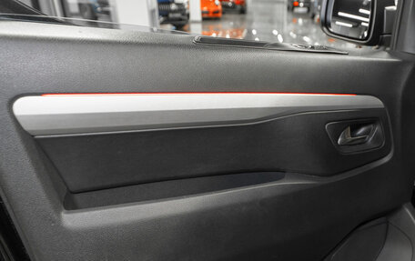 Peugeot Traveller I, 2018 год, 3 100 000 рублей, 18 фотография