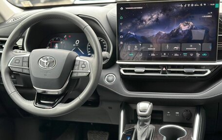 Toyota Highlander, 2025 год, 5 500 000 рублей, 25 фотография