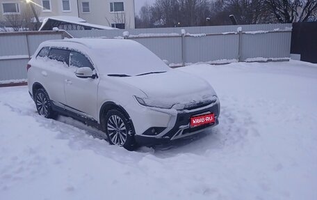 Mitsubishi Outlander III рестайлинг 3, 2019 год, 2 700 000 рублей, 1 фотография