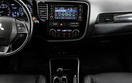 Mitsubishi Outlander III рестайлинг 3, 2017 год, 1 449 000 рублей, 14 фотография