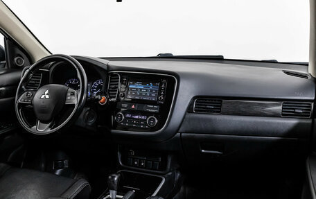 Mitsubishi Outlander III рестайлинг 3, 2017 год, 1 449 000 рублей, 9 фотография