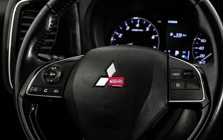 Mitsubishi Outlander III рестайлинг 3, 2017 год, 1 449 000 рублей, 11 фотография