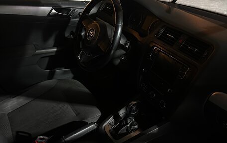 Volkswagen Jetta VI, 2011 год, 950 000 рублей, 9 фотография