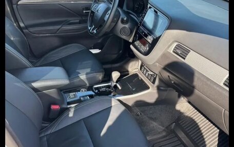 Mitsubishi Outlander III рестайлинг 3, 2019 год, 2 700 000 рублей, 7 фотография