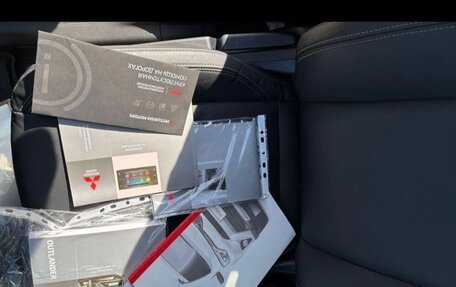 Mitsubishi Outlander III рестайлинг 3, 2019 год, 2 700 000 рублей, 8 фотография