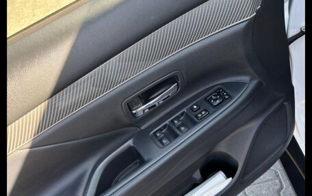 Mitsubishi Outlander III рестайлинг 3, 2019 год, 2 700 000 рублей, 14 фотография