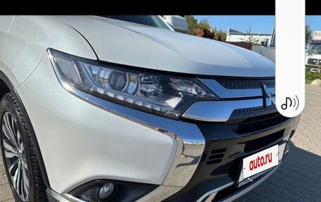 Mitsubishi Outlander III рестайлинг 3, 2019 год, 2 700 000 рублей, 16 фотография