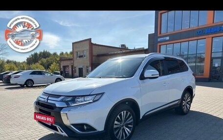 Mitsubishi Outlander III рестайлинг 3, 2019 год, 2 700 000 рублей, 9 фотография
