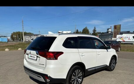 Mitsubishi Outlander III рестайлинг 3, 2019 год, 2 700 000 рублей, 19 фотография