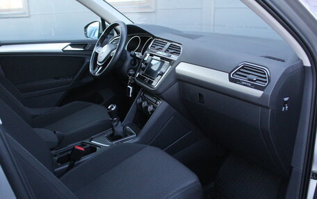 Volkswagen Tiguan II, 2019 год, 2 470 000 рублей, 5 фотография