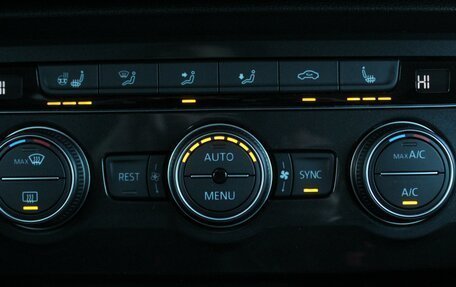 Volkswagen Tiguan II, 2019 год, 2 470 000 рублей, 15 фотография