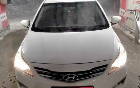 Hyundai Solaris II рестайлинг, 2015 год, 950 000 рублей, 1 фотография