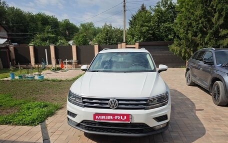 Volkswagen Tiguan II, 2018 год, 2 800 000 рублей, 1 фотография