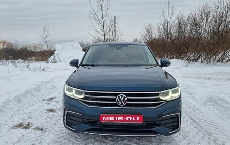 Volkswagen Tiguan II, 2021 год, 4 900 000 рублей, 1 фотография